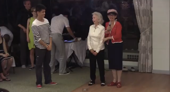 Esta mujer acaba de cumplir 90 años, pero todavía baila como si tuviera 20!