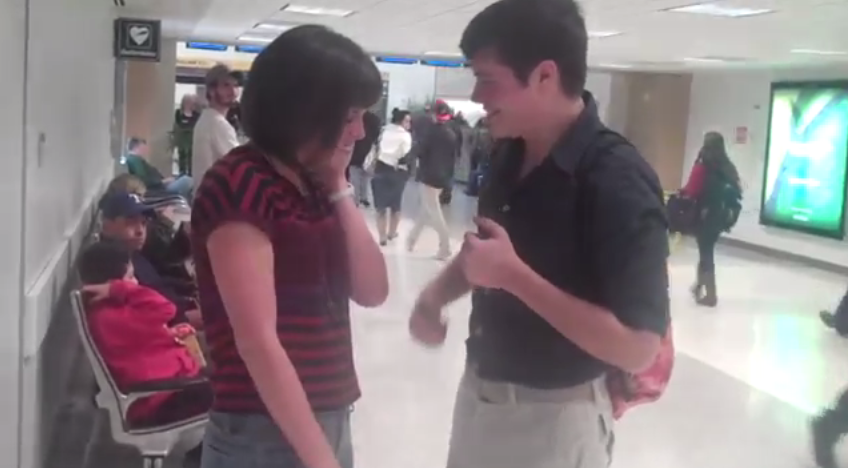 Pareja se reúne por primera vez después de chatear por 5 años!