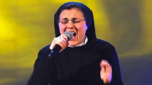 Una Monja italiana deslumbra con su Canto en “La Voz”