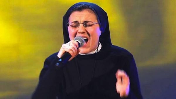Una Monja italiana deslumbra con su Canto en “La Voz”
