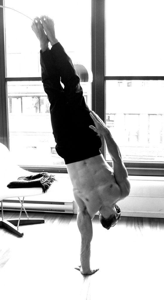 One_arm_handstand_adjusted