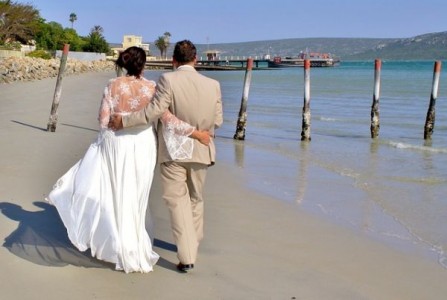 bride-and-groom-490180_640