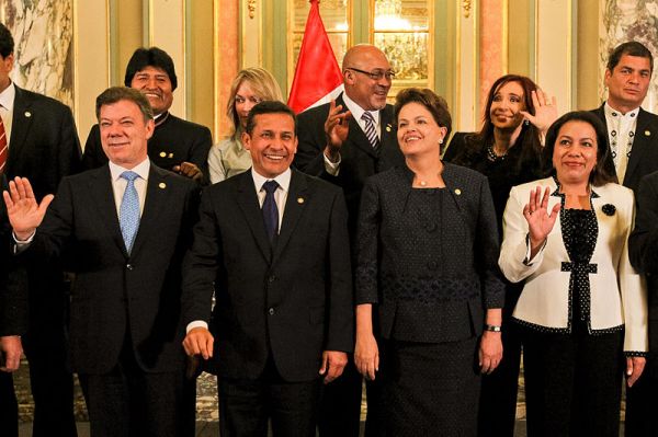 800px-Unasur_Lima_3