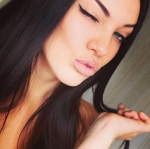 Los 10 señales que indican que ella está enamorada de ti!