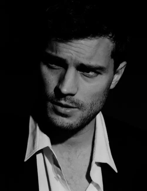 Jamie-Dornan-L