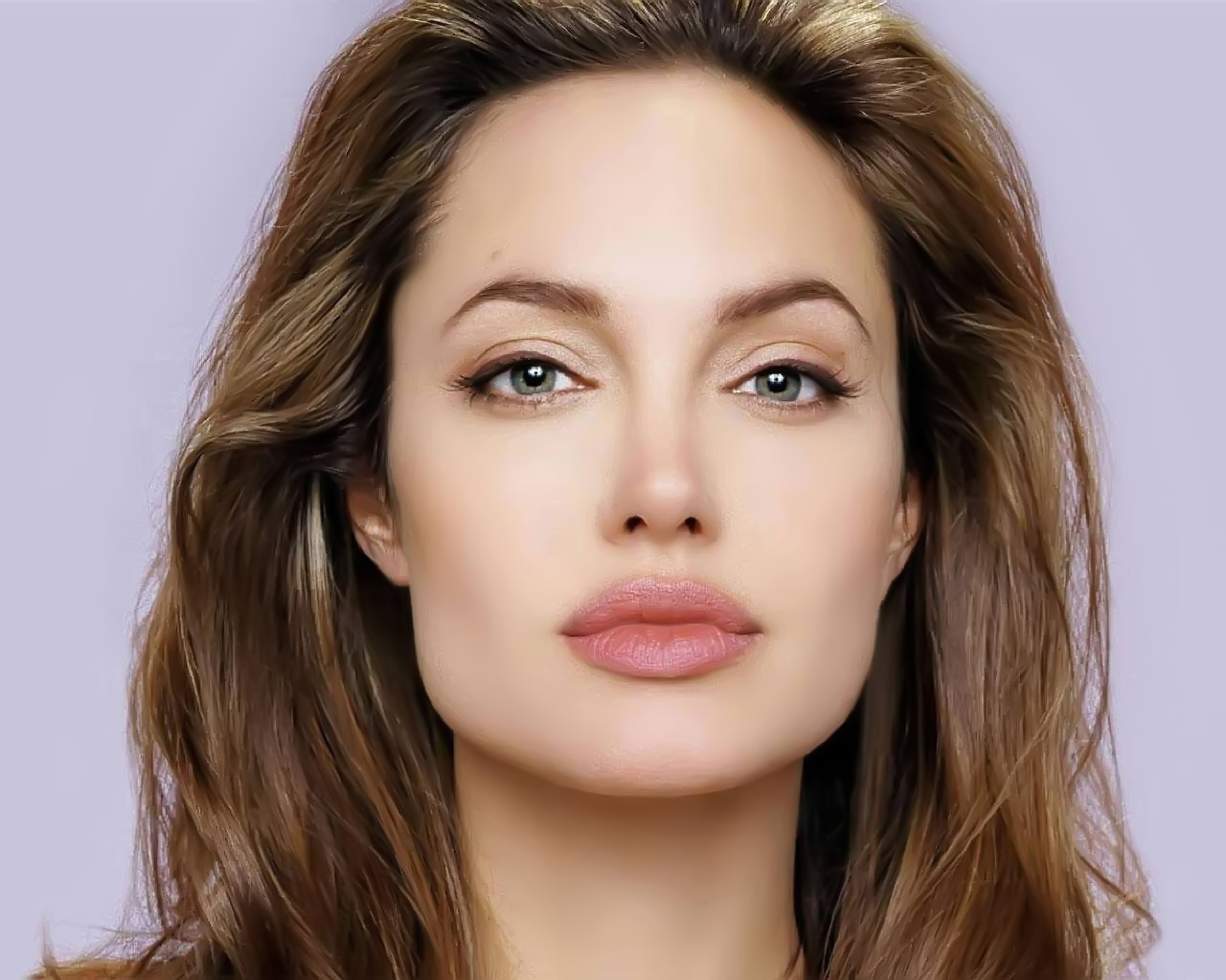 41 cosas sobre Angelina Jolie que te dejarán con la boca abierta…