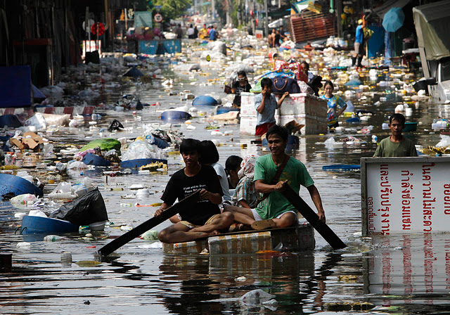 Thailand-Great-Flood-2011-019