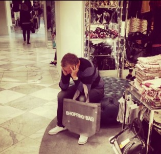 27 hombres que casi mueren por ir de compras con su pareja