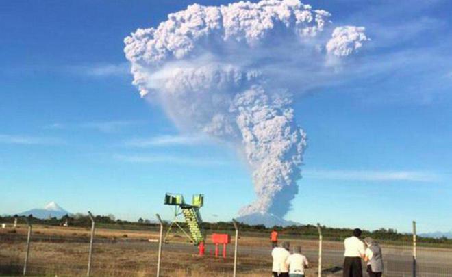 this-volcano-in-chile-is-erupting-right-now-7-L