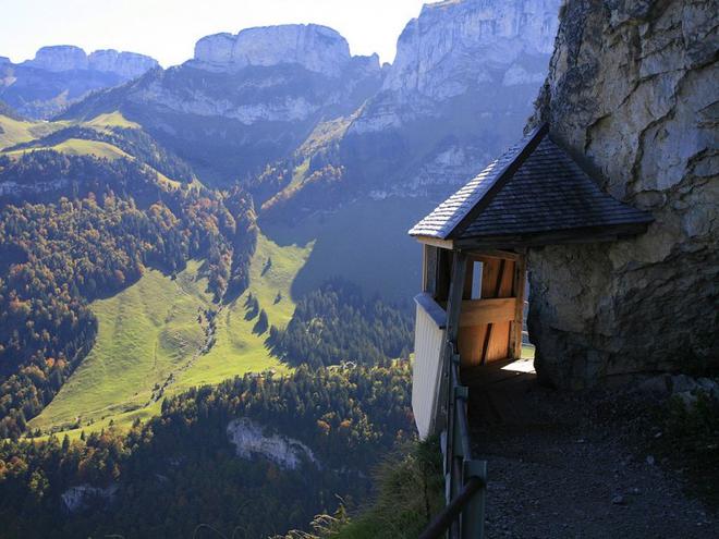 item4.rendition.slideshowWideHorizontal.aescher-wasserauen-sSwitzerland--L