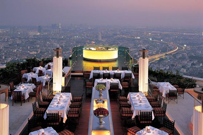 item6.rendition.slideshowWideHorizontal.rooftop-restaurants-bars-07-sirocco-sky-bar-L