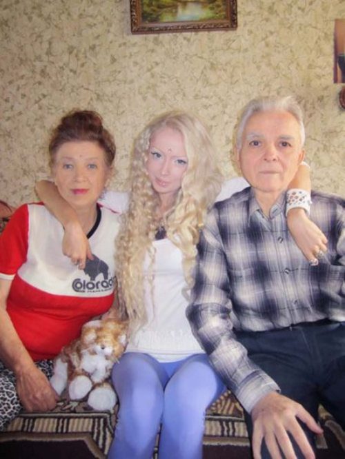 nahema-barbie-friends-family-16_0