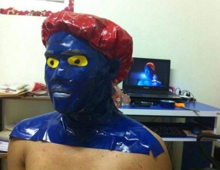 3-Chicos-en-Tailandia-son-el-ejemplo-de-Cosplay-de-bajo-costo-6-730x567