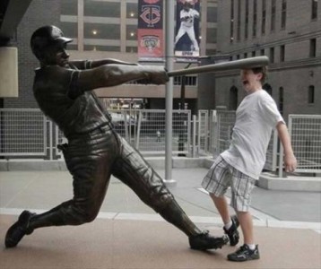 35 divertidas fotos con estatuas