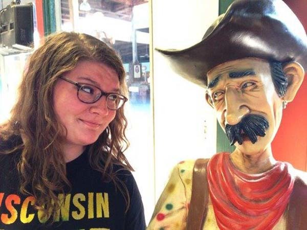 gente-jugando-con-estatuas-divertidas-55