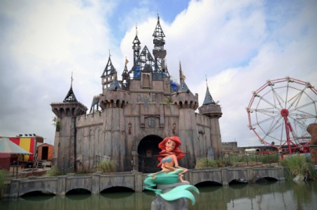 Conoce Dismaland, el mundo de Disney hecho una pesadilla