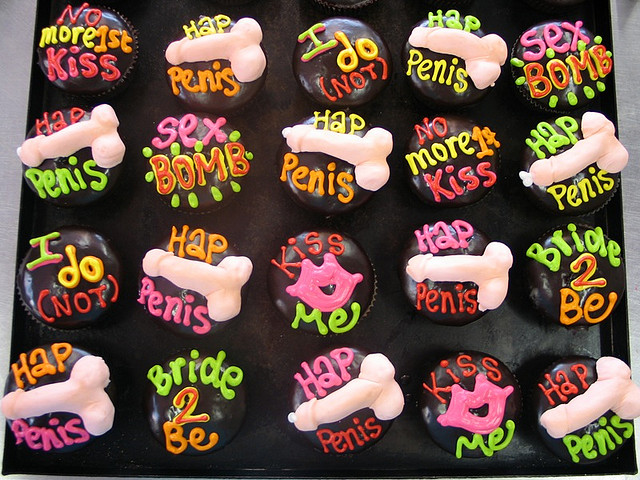 bachelorette_party-cupcakes-ideas-new-trends-in-sweets-dirty-minded-desserts-10