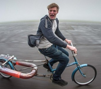 ¡Wow! ¡Mira la bicicleta más rápida del mundo!