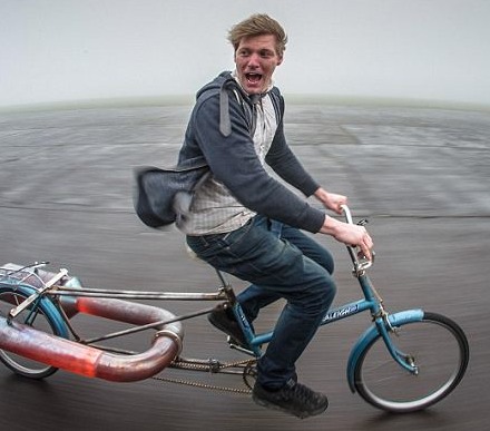 ¡Wow! ¡Mira la bicicleta más rápida del mundo!