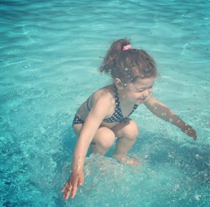 El nuevo debate de las redes: ¿La niña está dentro o fuera del agua?