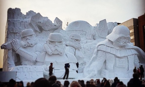 ¡Wow! ¡Estos japoneses hacen una escultura de Star Wars con 3.500 toneladas de nieve!