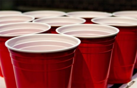 ¿Para qué sirven las lineas en los vasos de plástico?