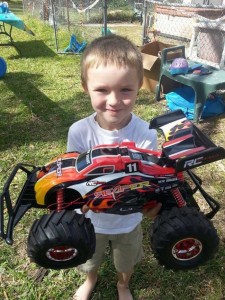 ¡Qué conmovedor! Mira lo que sucede luego de que nadie asistiera a la fiesta de cumpleaños de este pequeño autista.