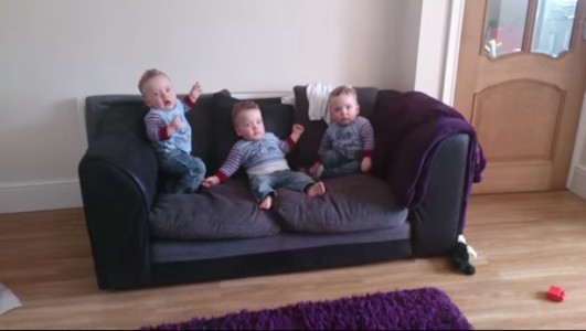 ¡Mira lo que hacen estos hermosos trillizos cuando son ‘atacados’ por su papá!