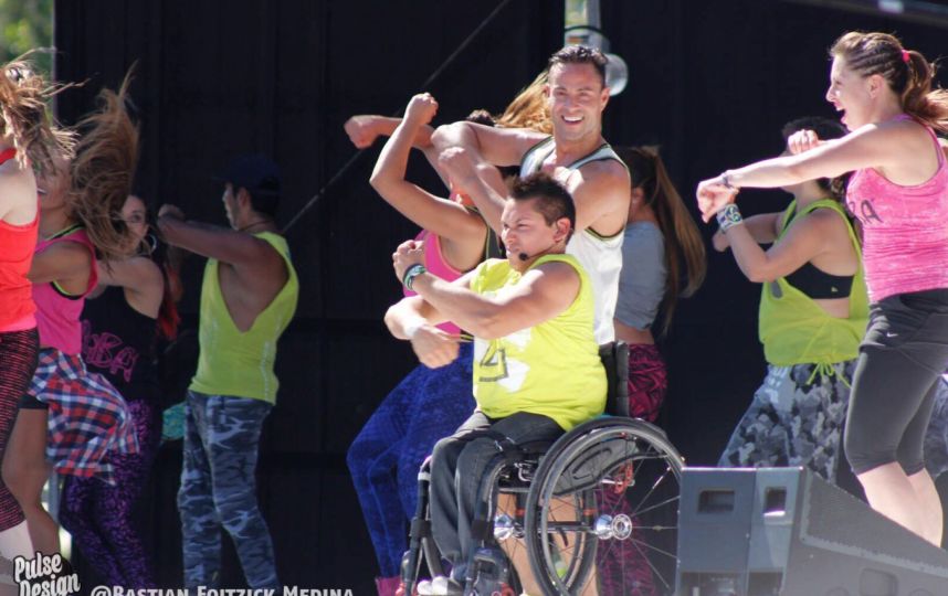 ¡Increíble! Conoce la historia de Guillermo “grillo” Aránguiz, el instructor de zumba en silla de ruedas