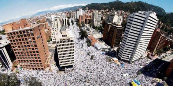 Marcha multitudinaria en Colombia contra las FARC- 4 de febrero de 2009.
