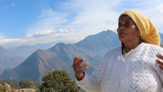 La admirable mujer india que llevó electricidad a un pueblo y se adueñó de una mafia