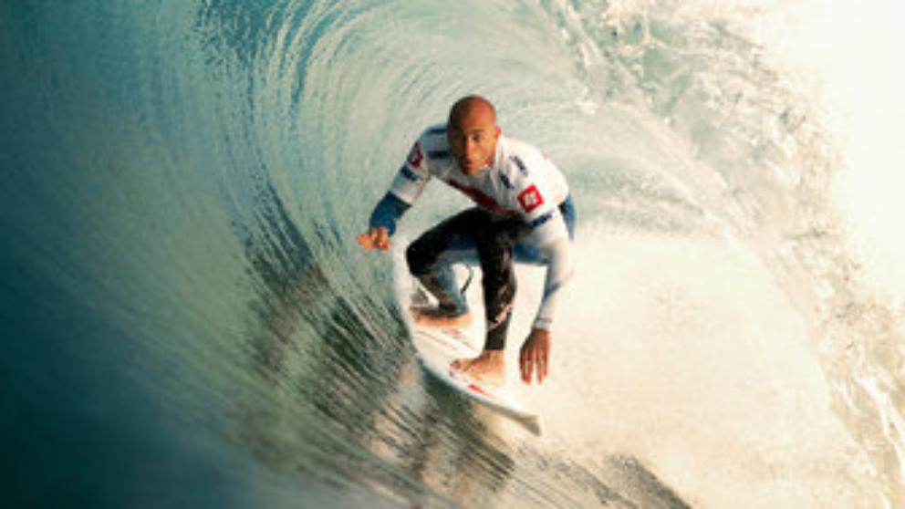 La Leyenda del Surf Kelly Slater construyó la ola perfecta