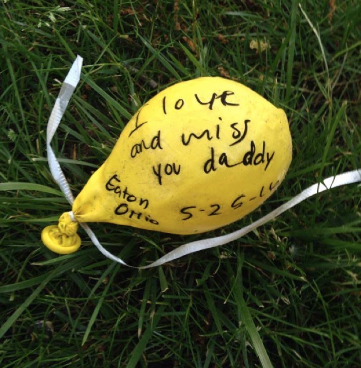Mira el increíble mensaje que llevó este globo para un padre soldado fallecido en combate