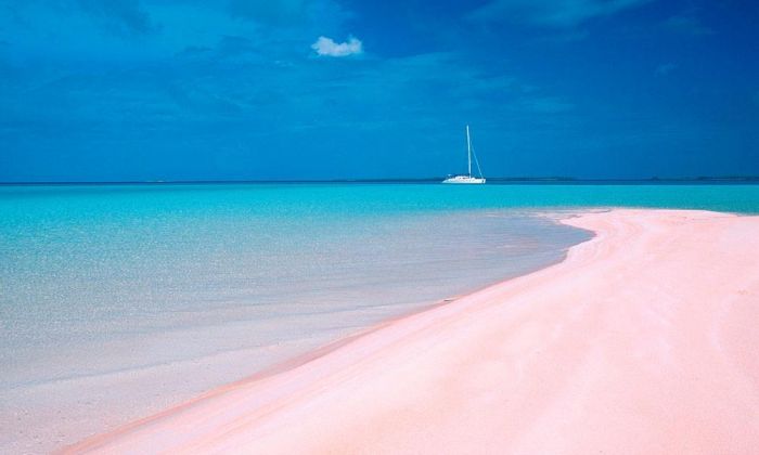 Rangiroa-pink-sand-Tahiti