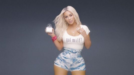 ¿Qué tan real es la cintura de Kim Kardashian?
