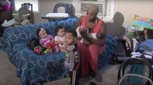 ¡Conoce a la súper mamá que tuvo tres pares de gemelos en dos años!