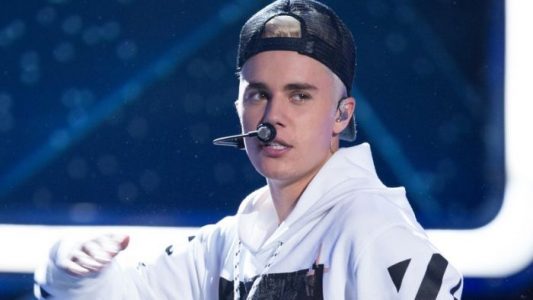¡Increíble! Venden en eBay un vaso sucio de leche usado por Justin Bieber por 65.000 £