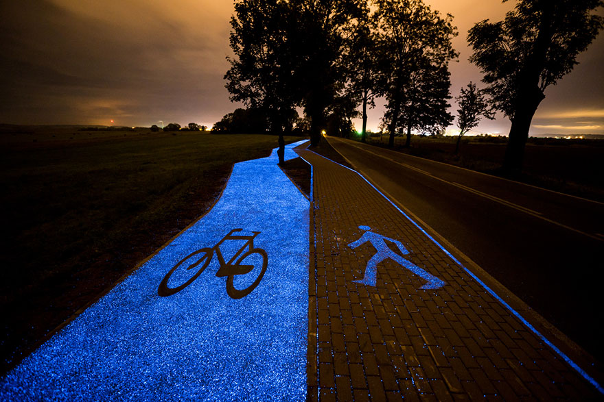 carril ciclovía bicicletas brilla en la oscuridad 2