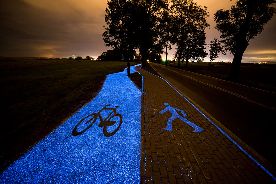 carril ciclovía bicicletas brilla en la oscuridad 2