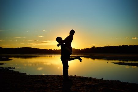 Las parejas felices NO publican sobre su relación en Facebook