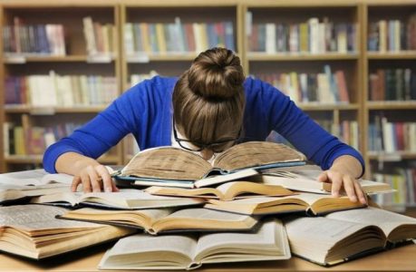 La dura historia de una estudiante y el peligro de la depresión por el alto rendimiento