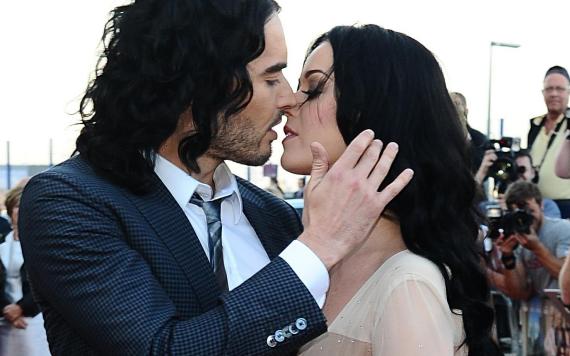 katy-perry-russell-brand-beso-b1
