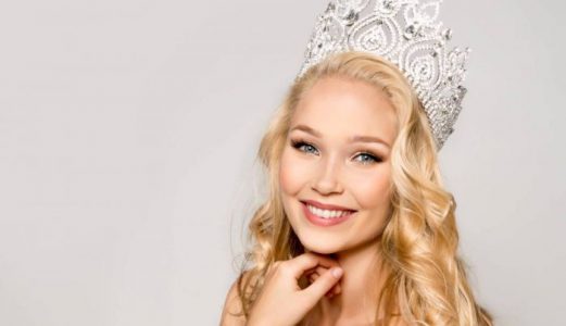 Miss Islandia renunció a concurso cuando le dijeron que era “demasiado gorda”