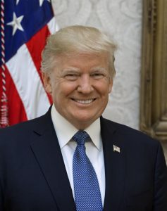 Docenas de Médicos quieren que se examine la cabeza de Donald Trump