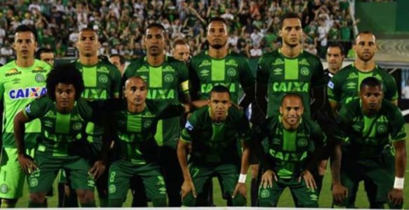 Avión que transportaba a Chapecoense, finalista de Copa Sudamericana, se estrella en Colombia