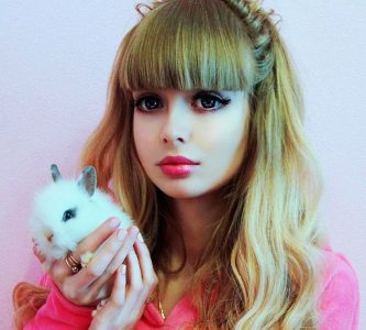 8 extrañas razones por las cuales esta chica es una verdadera Barbie humana