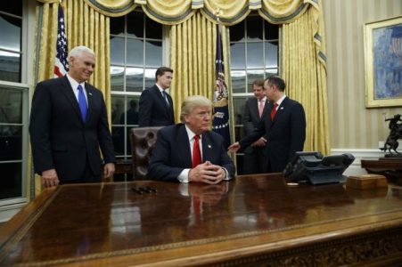 Trump a punto de decretar la construcción del muro fronterizo con México