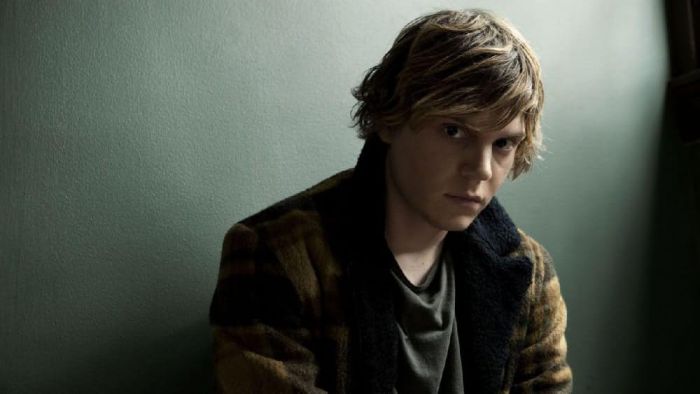 Evan Peters 2