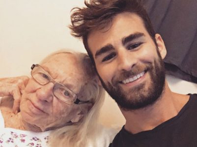 ¡La amistad no tiene edad! Este joven cuida su mejor amiga de 89 años