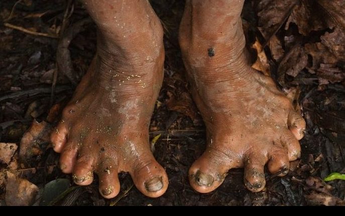 Un fotógrafo estuvo 12 días con una tribu de indígenas totalmente aislada